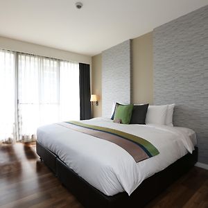 Superior One-Bedroom Apartment